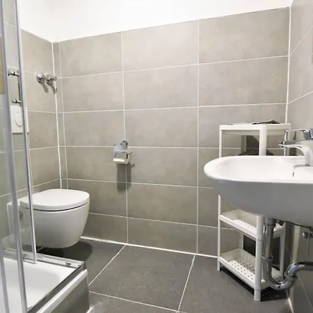 Zimmer24frei Boardinghouse * Kolonia