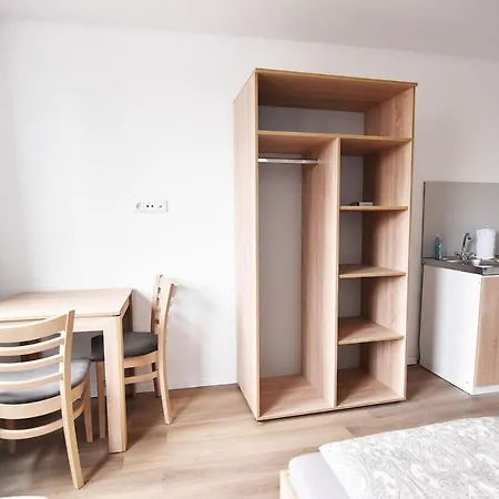 Zimmer24frei Boardinghouse * 쾰른