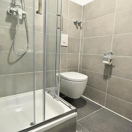 Zimmer24frei Boardinghouse * ケルン