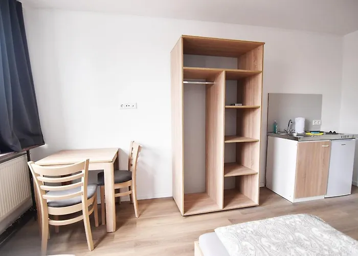 Zimmer24frei Boardinghouse * Kolonia