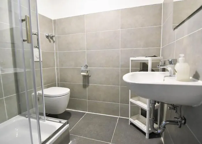 Zimmer24frei Boardinghouse * Kolonia